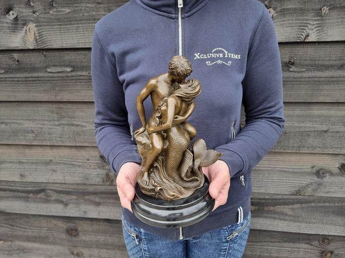 Beeld, Bronze: Kissing a Mermaid - 24.5 cm - Brons, Marmer, Antiek en Kunst, Curiosa en Brocante