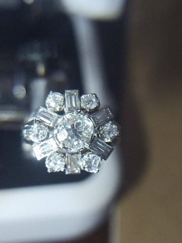 Ring - 18 karaat Witgoud - 3.22ct. tw. Diamant (Natuurlijk), Handtassen en Accessoires, Nieuw