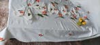 Tafelkleed met mooie handgemaakte borduursels van