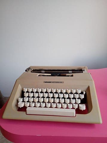 Mario Bellini - Olivetti, Lettera 25 - Typemachine -