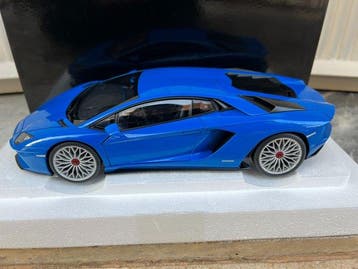Autoart 1:18 - Modelauto - Lamborghini Aventador S (2017)