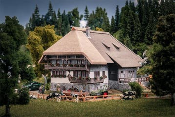 Faller 130013 H0 jubileummodel Schwarzwaldhof met 2, Hobby en Vrije tijd, Overige merken, Gelijkstroom, Verzenden, Overige typen