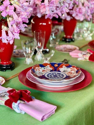 Nappe couleur vert menthe, lin et coton, tombée délicate. -