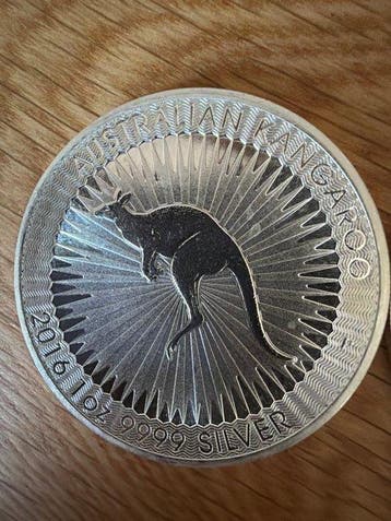 Australië. 1 Dollar 2016/2020 Kangaroo (2 coins)