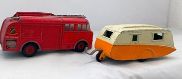 Dinky Toys 1:43 - Modelauto (2) - Prachtige brandweerauto en, Nieuw