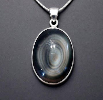 Hanger van obsidiaan met hemel-oog. Hoogwaardige kwaliteit.