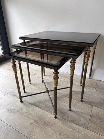Tables gigognes - Bronze, Verre - Trois tables dappoint, Antiquités & Art