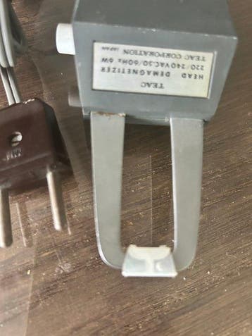 TEAC - E-1 / Cassette & Reel-to-Reel Tape Head Demagnetizer