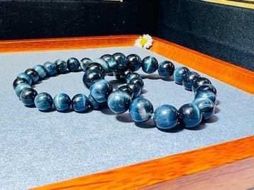 ***SANS ENCHÈRE*** Falcon Eye Set de bracelets – Force et