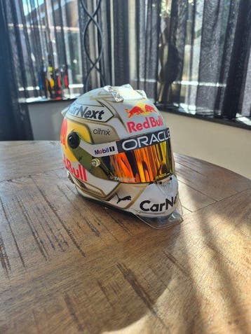 Red Bull Racing - Max Verstappen - 2022 - Scale 1/2 helmet, Nieuw
