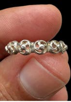 Esoterisch gotische bloemrijke en noir rozenkransring van