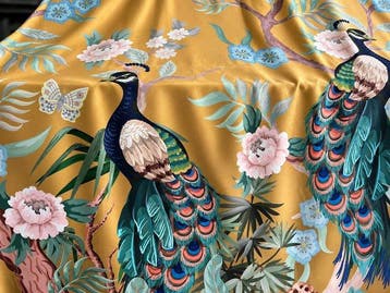 Fluwelen stof met pauwen en bloemmotieven – Exclusieve