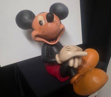 Disney - Beeldje - Mickey Mouse Sitting Walt Disney
