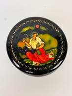 Boîte - Boîte russe Burbyshova avec broche, signée - Bois,
