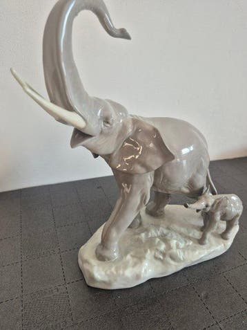 Lladró - Figure - Mother elephant with baby - No Reserve