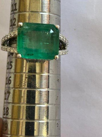 Ring - 14 karaat Witgoud - 5.87ct. tw. Smaragd - Diamant, Nieuw