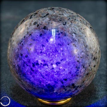 Natuurlijke Yooperlite-kogel – zeldzaam UV-reaktief