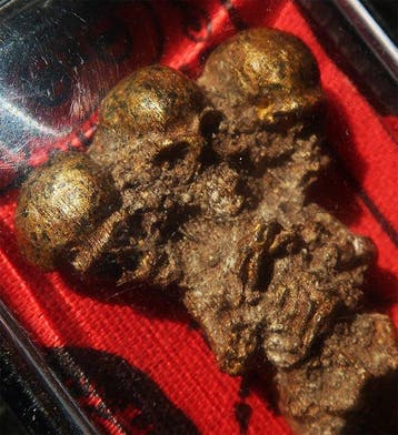Amulet van de Drie Skeletbewakers: Esoterische Bescherming,