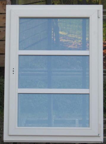 pvc raam , chassis , venster 90 x 126 creme / zilvergrijs, Ophalen of Verzenden, Raamkozijn