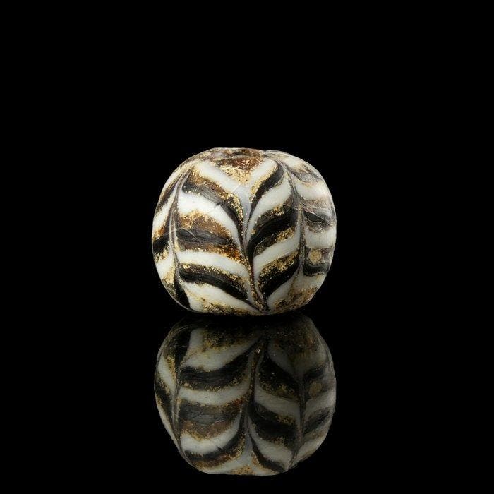 Viking periode Glaskraal met staart, groot formaat, Bijoux, Sacs & Beauté, Bijoux anciens