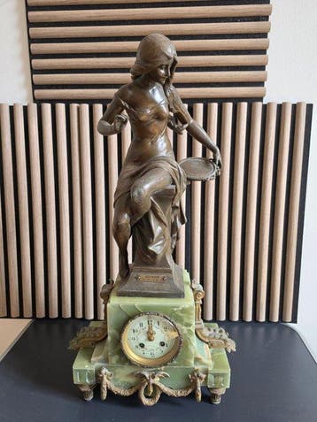 Horloge et parure de cheminée - Métal, Laiton - 1910-1920