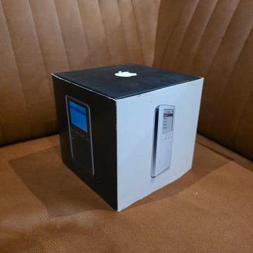 Apple - iPod (3rd generation) (40 GB) with Backlit Controls