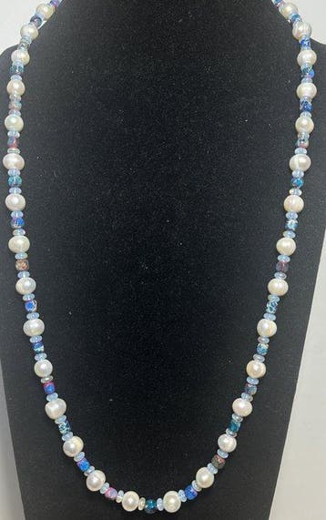 Perlas Blanca Natural ; Jasper Imperial ; Opalina. Haute, Collections