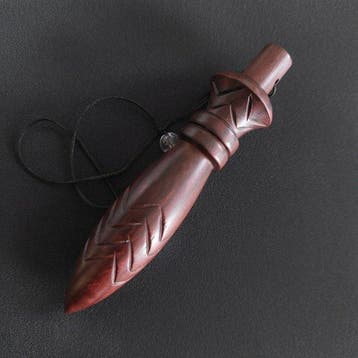 Egyptische Thoth-pendule in palissander. Ketting en kraal