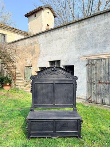 Manifattura Italiana fine 800 in stile Neorinascimentale -