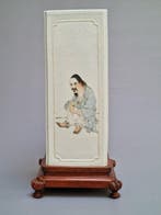Vase - Un vase carré en porcelaine chinoise sur un socle en, Antiek en Kunst