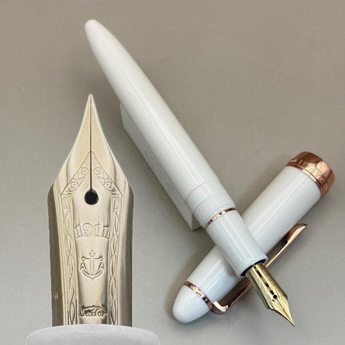 Sailor - Fascine (white & pink gold) - stainless steel nib, Verzamelen, Pennenverzamelingen