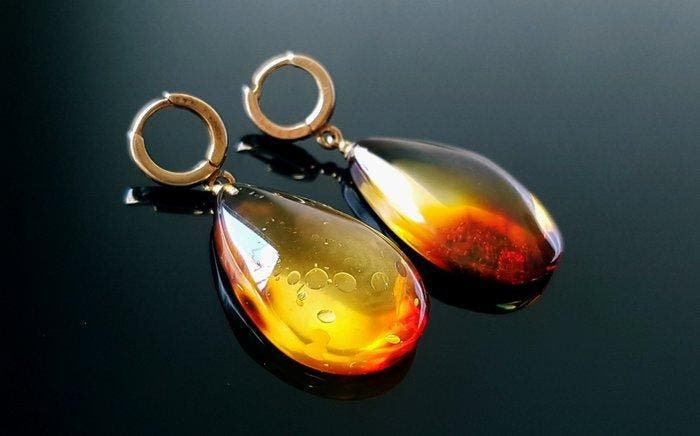 Zeldzame prachtige natuurlijke Baltisch amber oorbellen -, Verzamelen, Mineralen en Fossielen