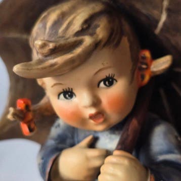 Goebel - Figurine - Hummel #152/0/B - Umbrella Girl - TMK5 -