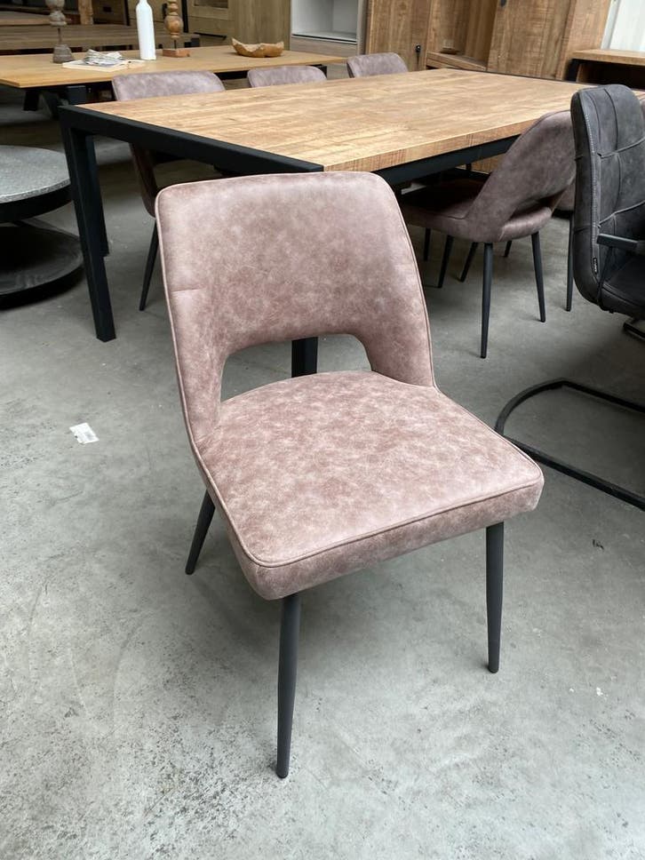 Eetkamerstoel Suus, kleur dure clay  (nieuw, outlet), Huis en Inrichting, Stoelen, Nieuw, Metaal, Stof
