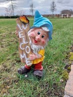 Beeld, very finely finished garden statue gnome sing welcome