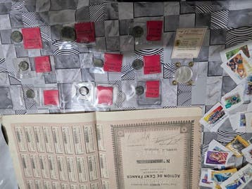 Wereld. Collection of coins and banknotes (Zonder, Postzegels en Munten