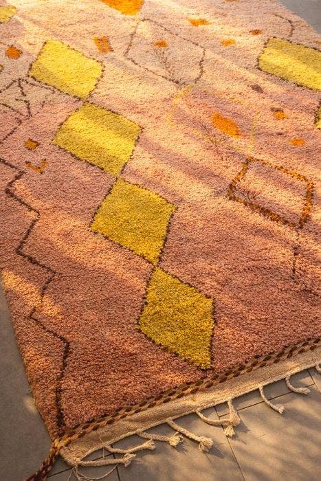 “Sun Over the Atlas” - Handgeknoopte Berber met Ziel -, Huis en Inrichting, Stoffering | Tapijten en Vloerkleden