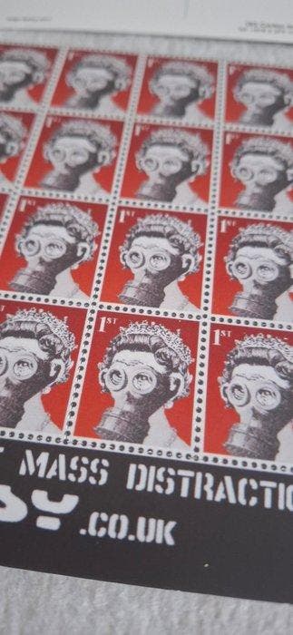 Banksy (1974) - Weapons of mass distraction postcard +, Antiek en Kunst, Kunst | Designobjecten