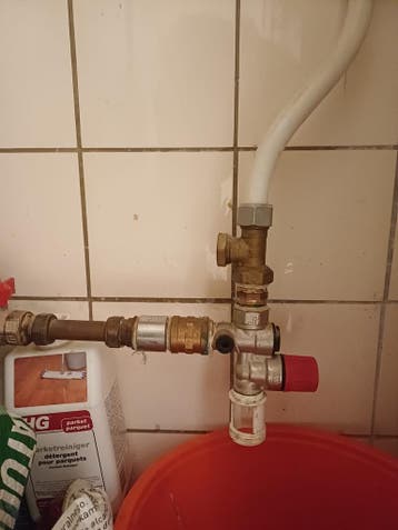 PLOMBIER PRO : Fuites, Sanitaire, WC et Boiler, Debouchage, Garantie, Réparation