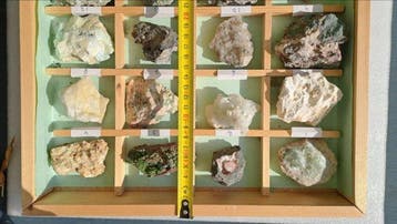 Kavel met verschillende items- 3160 g - (32), Verzamelen, Mineralen en Fossielen