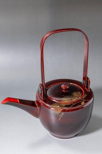 Japans lakwerk Toso-set (Tosoki) met gouden maki-e in