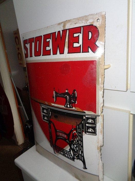 stoewer - Stoewer naaimachine emaille bord gebogen 1930 -, Antiek en Kunst, Antiek | Wandborden en Tegels