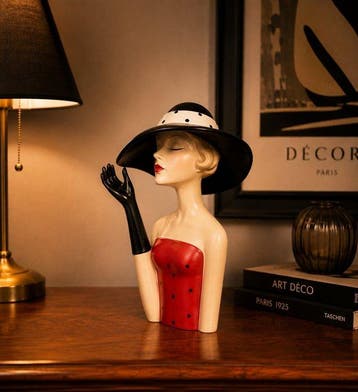 Buste, Elegante stijlvolle damesbuste met hoed – modern