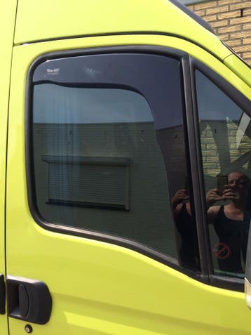 Zijwindschermen donker raamspoilers visors fenders pasvorm, Ophalen of Verzenden