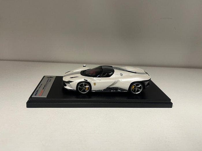 Look Smart 1:43 - Modelauto - Ferrari Daytona SP3 - Perl, Hobby en Vrije tijd, Modelauto's | 1:5 tot 1:12