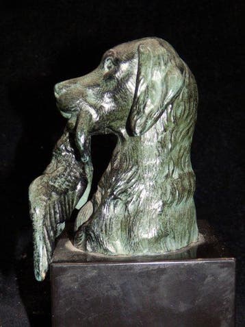 Vintage bronzen beeld van een Jachthond met gans -