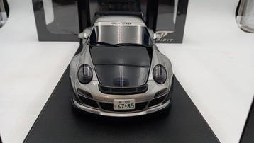 GT Spirit 1:18 - Modelauto - Porsche 911 RWB Abu Dhabi 1/18