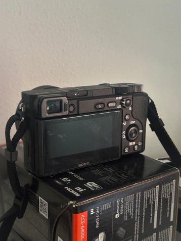 Sony 6400 (ILCE-6400) - E PZ 16-50mm f/3.5-5.6 OSS & Sigma, Nieuw