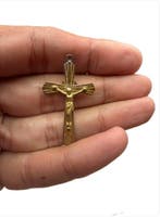 Mysterie en devotie: pectoraalkruis van verguld brons –