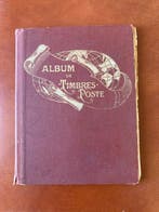 Een oude onafgemaakte postzegelverzameling in een oud album, Gestempeld